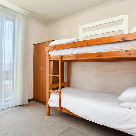 Dolphins Beachfront Apartment No 4 Порт-Эллиот Экстерьер фото