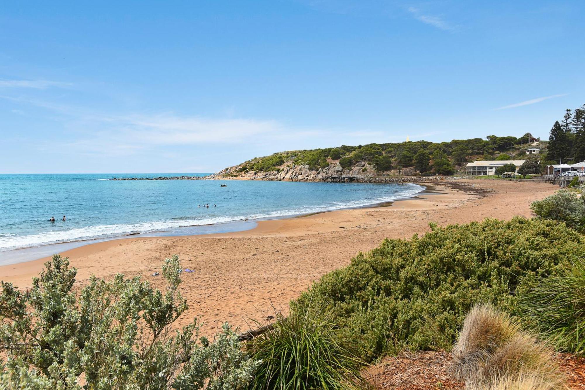 Dolphins Beachfront Apartment No 4 Порт-Эллиот Экстерьер фото