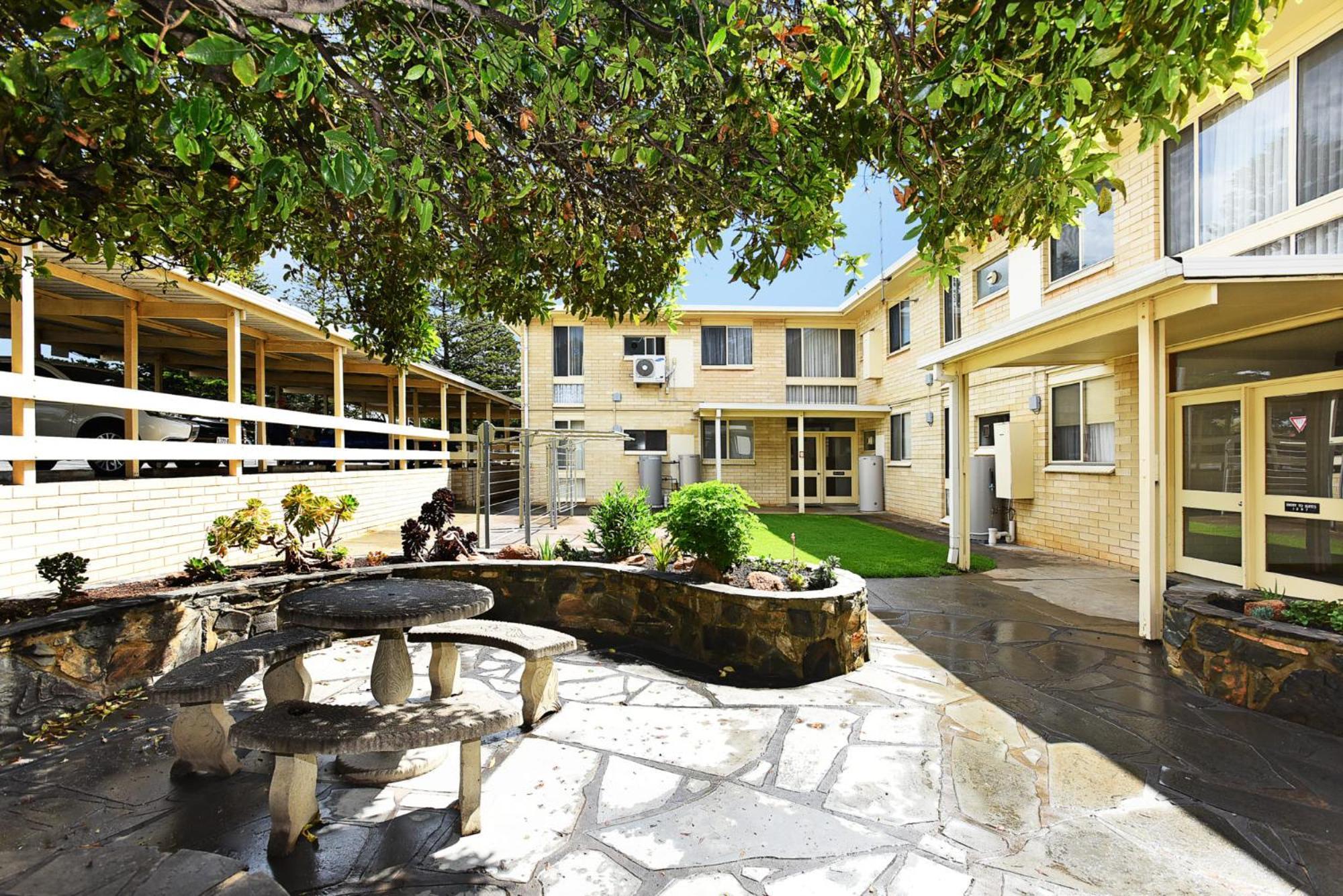 Dolphins Beachfront Apartment No 4 Порт-Эллиот Экстерьер фото