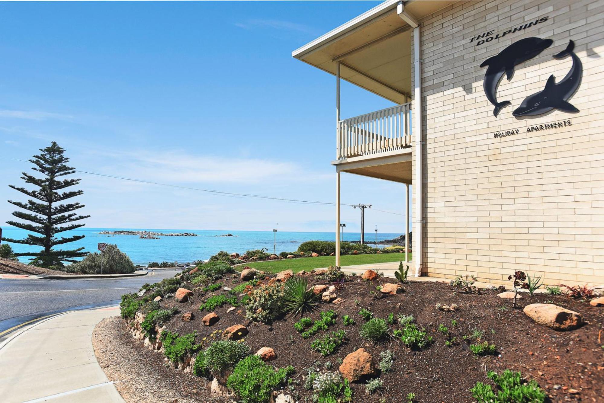 Dolphins Beachfront Apartment No 4 Порт-Эллиот Экстерьер фото